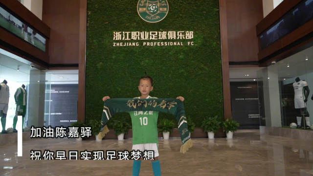皇马目前也在考虑，该如何在下赛季为俱乐部配备一个豪华的阵容。